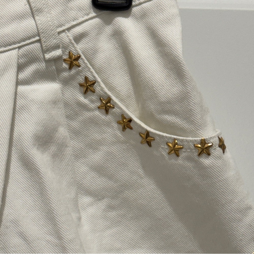 Vintage 90s White Gold Star Embellished, Embroidered Bermuda Shorts Fits Size 6 - Picture 2 of 4